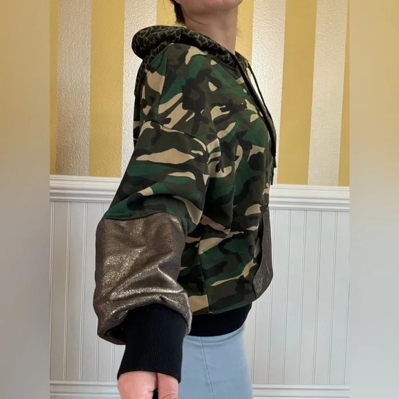 Anthropologie Asymmetrical camo hoodie - Picture 4 of 10